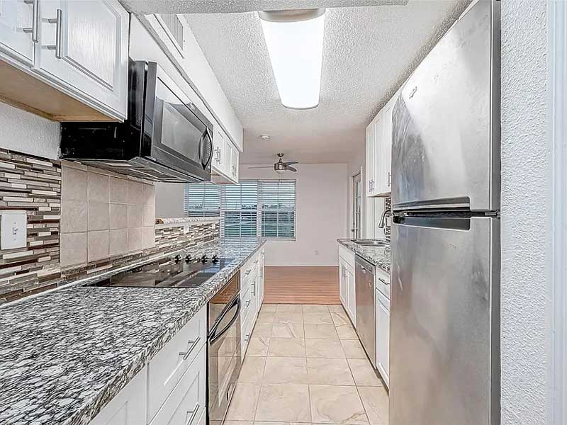 Căn Hộ 2 Phòng Ngủ, 2 Phòng Tắm Tại 12660 Ashford Point Dr APT 808, Houston, TX 77082 - Giá $120,000