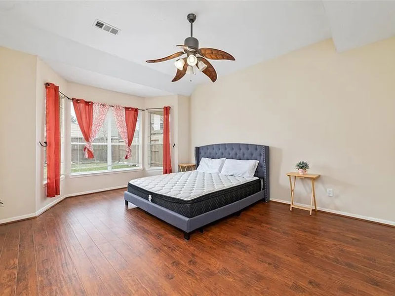 Cơ Hội Sở Hữu Ngôi Nhà Sang Trọng Tại Houston Chỉ $390,000 – 155 Perfidia Dr, Houston, TX 77015