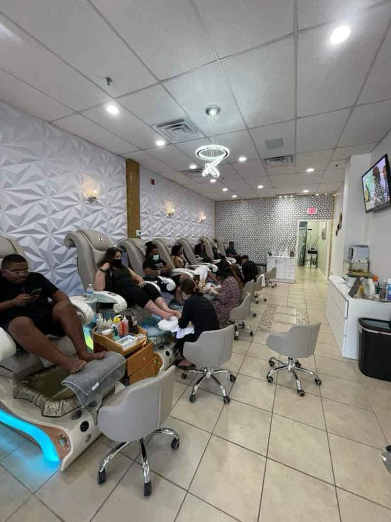 Cần Bán Gấp Hai Tiệm Nail Tại Fort Mill SC