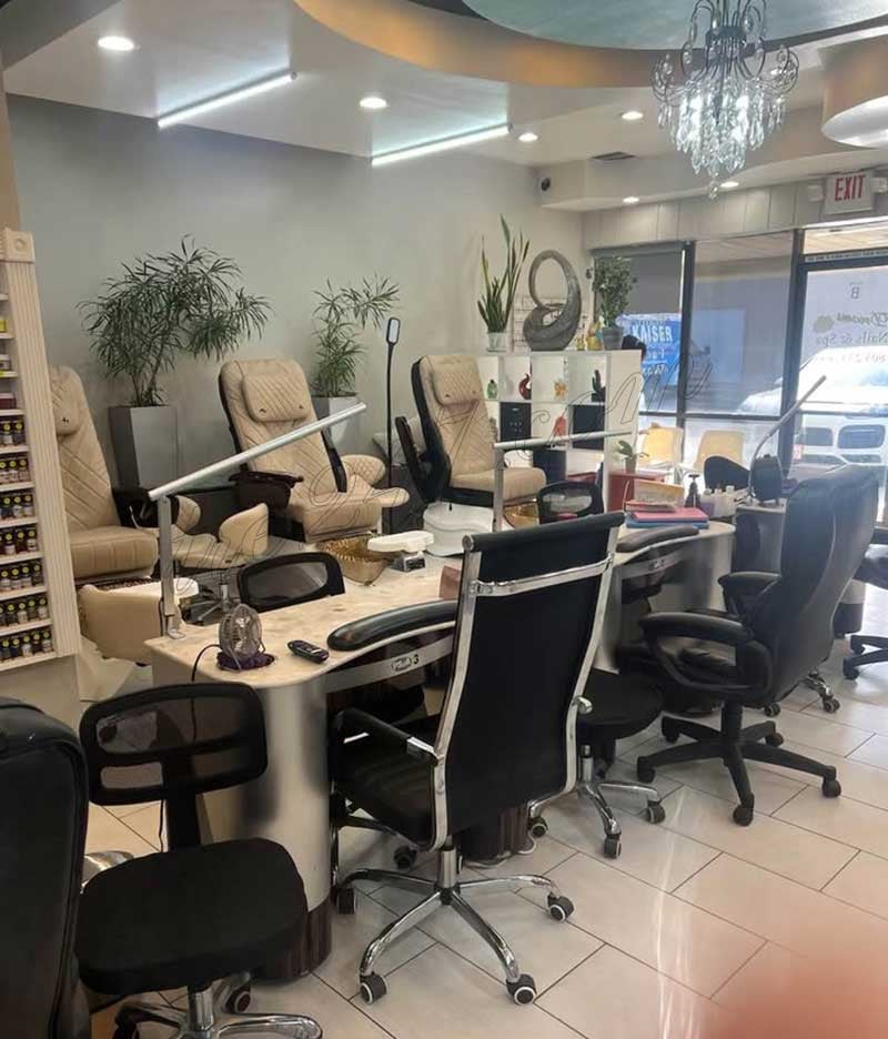 Cần Sang Tiệm Nail Khu Đông Đúc Ở Camarillo CA