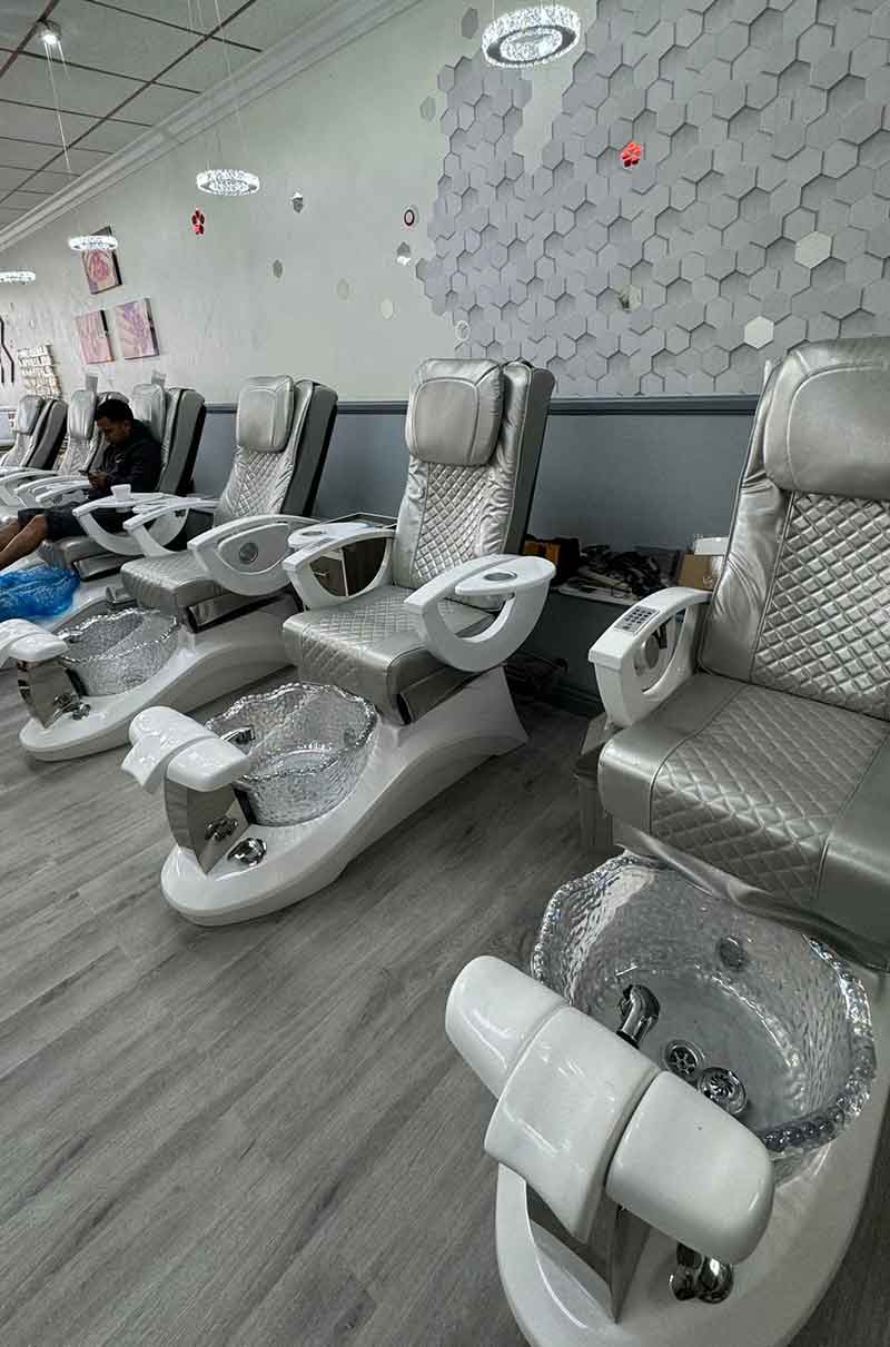 Cần Gấp Thợ Nail Và Cho Lease Nail Station In Oxnard CA